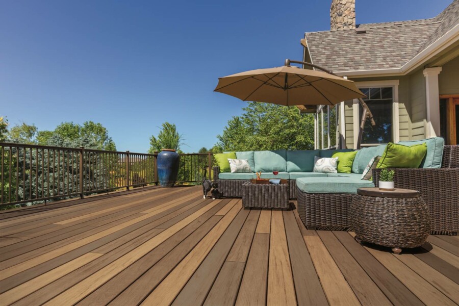 Lames de terrasses en bois composite enrobé Terrain par Timbertech Azek